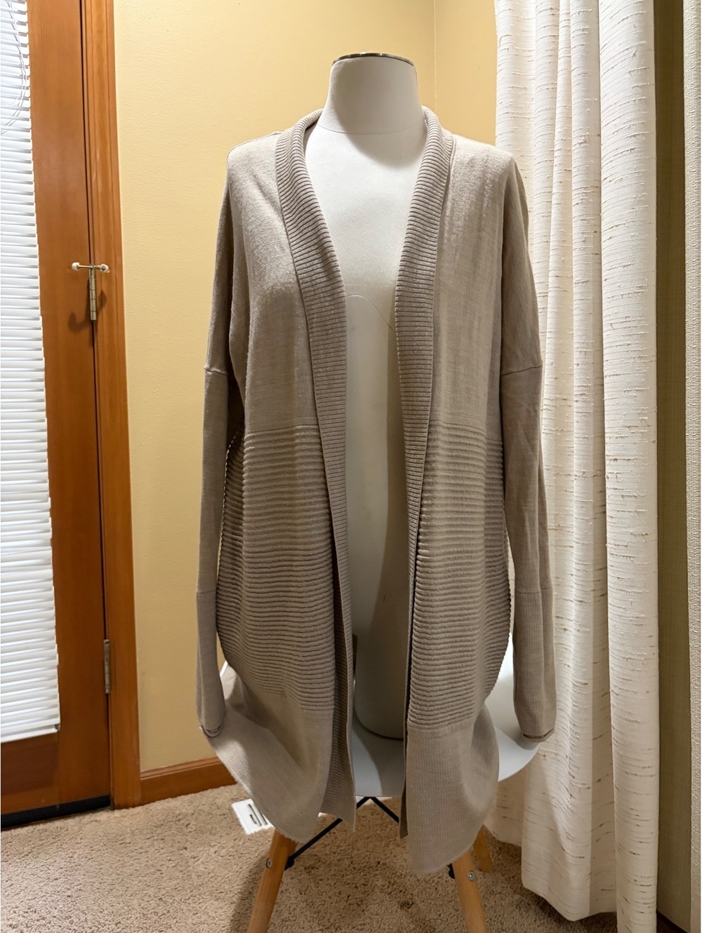 Women's Lululemon Sit In Lotus Wrap open cardigan Merino Wool Size 10 beige